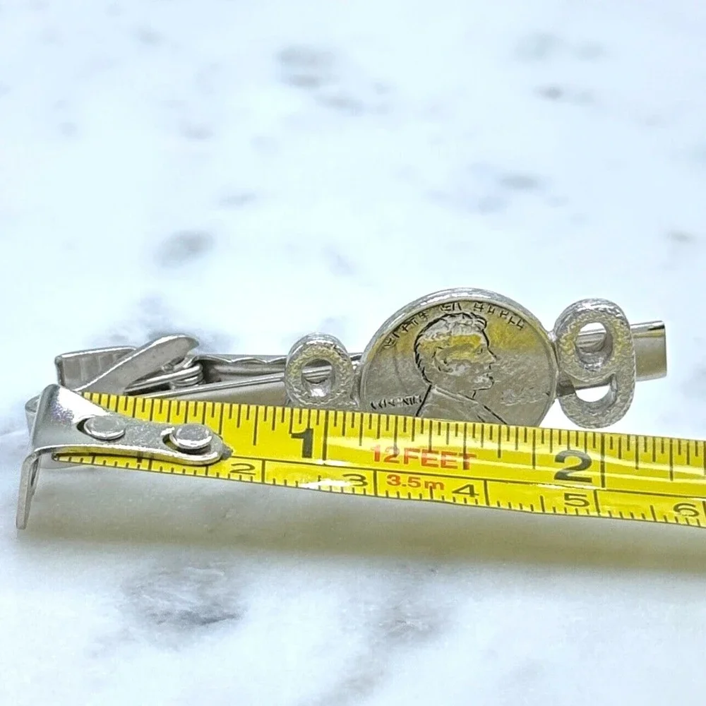 Mens Coin "1973" & 89 Number Base Metal Silver Tone Necktie / Tie Clip - Picture 4 of 4